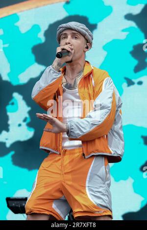 Costadinos Contostavlos conosciuto con il nome di palco Dappy che si esibisce dal vivo sul palco con il trio hip hop inglese di Londra N-Dubz composto da cugini Dappy, Tulisa e Frazer, all'Isola di Wight Festival Costadinos Contostavlos conosciuto con il nome di palco Dappy, è un rapper, cantante, cantautore, Tula Paulinea 'Tulisa' Contostavlos è una cantante, personalità televisiva e attrice inglese. Richard Rawson, noto con il suo nome di scena Fazer, è un rapper, cantante, cantautore, produttore di dischi e DJ britannici. I tre cugini sono noti come N-Dubz (Foto di Dawn Fletcher-Park / Foto Stock