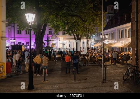 Kaiserslautern, Germania. 17th giugno, 2023. St Martins Square durante la lunga notte della cultura. Long Night of Culture è un evento culturale annuale con oltre 150 spettacoli dal vivo in 30 diversi luoghi (dentro e fuori) (dalle 2:30:00 fino all'alba) nella città di Kaiserslautern. Credit: Gustav Zygmund/Alamy News Foto Stock