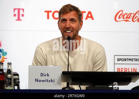 Berlino, Germania. 17th giugno, 2023. L'ex star tedesca dell'NBA Dirk Nowitzki parla durante una conferenza stampa come parte dei Giochi Olimpici speciali del mondo Berlino 2023, a Berlino, Germania, 17 giugno 2023. Credit: Liu Yang/Xinhua/Alamy Live News Foto Stock