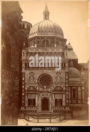 1875 ca , Bergamo , ITALIA : la CAPPELLA COLLEONI , del celebre scultore e architetto Giovanni Antonio Amadeo nel 1470-1476 , per il Condottiero ITALIANO BARTOLOMEO COLLEONI ( 1395 - 1475 ) che ne fece la tomba . Fotografo sconosciuto . -STORIA - FOTO STORICHE - CONDOTTIERO - ARCHITETTURA - ARCHITETTURA - ITALIA - Capitano di Ventura - Generale - RINASCIMENTO - RINASCIMENTO - tomba - chiesa - chiesa - GEOGRAFIA - GEOGRAFIA --- Archivio GBB Foto Stock