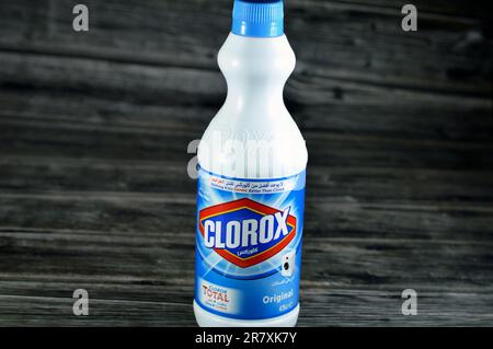 Cairo, Egitto, giugno 12 2023: Clorox totale originale per l'uccisione di germi per la pulizia e la disinfezione, Clorox società è un produttore globale americano A. Foto Stock