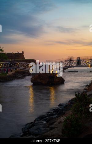 Galle Butterfly Bridge nel parco Dharmapala tramonto serale, lunga esposizione paesaggio fotografia. Foto Stock