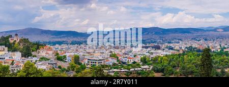 Vista sui quartieri Plaka e Monastiraki e sul Monte Licabetto dall'Acropoli Foto Stock