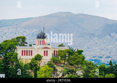 Vista sui quartieri Plaka e Monastiraki e sul Monte Licabetto dall'Acropoli Foto Stock