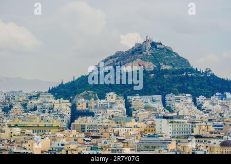 Vista sui quartieri Plaka e Monastiraki e sul Monte Licabetto dall'Acropoli Foto Stock