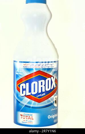 Cairo, Egitto, giugno 12 2023: Clorox totale originale per l'uccisione di germi per la pulizia e la disinfezione, Clorox società è un produttore globale americano A. Foto Stock
