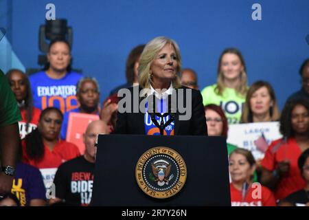 Philadelphia, Stati Uniti. 17th giugno, 2023. First Lady of the United States Jill Biden esprime le proprie osservazioni prima della comparsa del presidente. Il Presidente degli Stati Uniti Joe Biden consegna le sue osservazioni in un raduno politico ospitato da membri sindacali al Pennsylvania Convention Center di Philadelphia, Pennsylvania, Stati Uniti il 17 giugno 2023 Credit: SOPA Images Limited/Alamy Live News Foto Stock