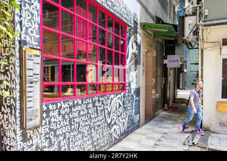 Facciata Graffiti al ristorante TMK Rap & Rolls, Moon Street, WAN Chai, Hong Kong, SAR, Cina Foto Stock