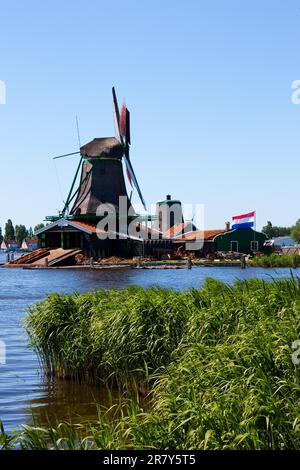 Mulini in Olanda, tradizionale e punto di riferimento diretto del paese Foto Stock