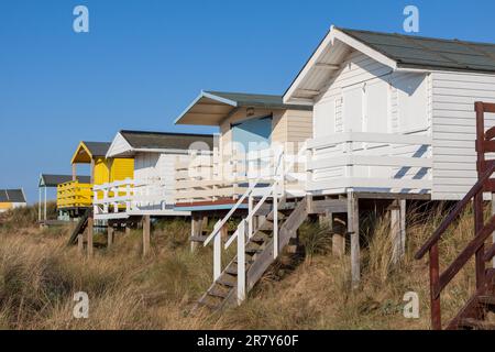 HUNSTANTON, NORFOLK, Regno Unito - 2 GIUGNO : capanne sulla spiaggia a Hunstanton Norfolk il 2 giugno 2010 Foto Stock