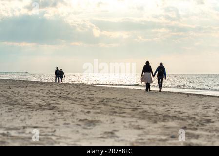 Spiaggia infinita nella regione Fish Land, Darss, la parte nord-orientale della Germania, nello stato federale Meclemburgo-Pomerania anteriore. Uno dei più belli Foto Stock