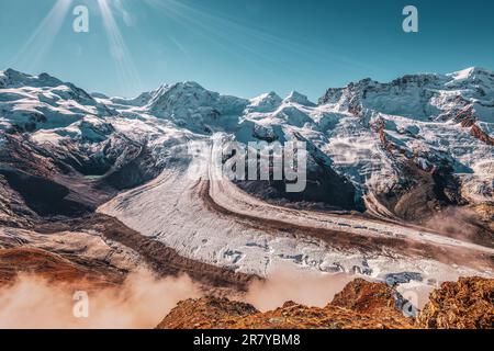 Vista panoramica del Gorner e della catena montuosa del Monte Rosa in Svizzera Foto Stock