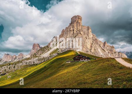 Vista panoramica sul monte Nuvolau nelle Dolomiti Foto Stock