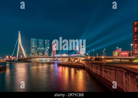 Vista panoramica sul ponte Erasmus e sullo skyline di Rotterdam Foto Stock