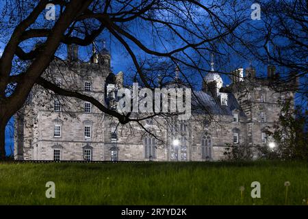 George Heriot's School di notte, scuola primaria e secondaria privata di giorno a Lauriston Place nella città vecchia di Edimburgo, Scozia. Foto Stock