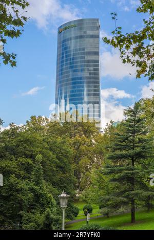La Torre Iberdrola, l'Iberdrola dorrea basca, è l'edificio più alto dei Paesi Baschi e di Bilbao. La torre ha 165 metri e 40 piani Foto Stock