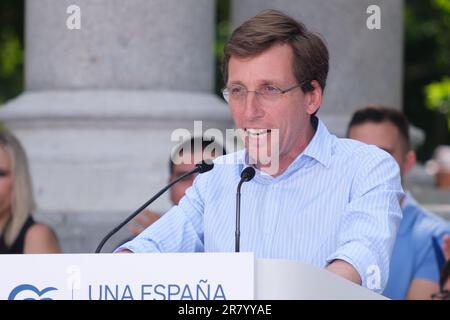 José Luis Martínez -Almeida durante una manifestazione pre-campagna a Madrid, il 18 giugno 2023. In vista delle elezioni legislative anticipate del 23 luglio. Foto Stock