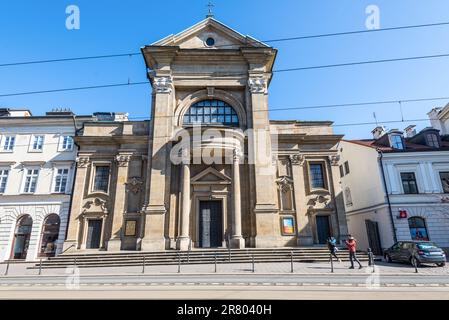 Cracovia, Polonia - 11 marzo 2022: La chiesa cattolica a sud della collina del Castello di Wawel a Cracovia è chiamata la Chiesa lazzarista o conversione della Chiesa Paolo. Foto Stock