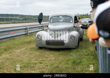 FINOWFURT, GERMANIA - 06 MAGGIO 2023: L'hotrod 1941 Willys Coupe di Micha 'Fullspeed' Vogt sulla strada. Festival di gara 2023. Apertura stagionale. Foto Stock