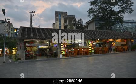 L'antica città di Dong Van di notte. Ha Giang, Vietnam. 越南旅游, वियतनाम पर्यटन, 베트남 관광, ベトナム観光, ឌូលីច វៀតណាម, Foto Stock