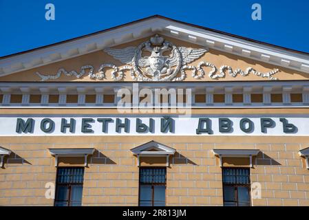 SAN PIETROBURGO, RUSSIA - 09 APRILE 2023: Un frammento della zecca. Pietro e Paolo Fortezza. San Pietroburgo. Russia Foto Stock