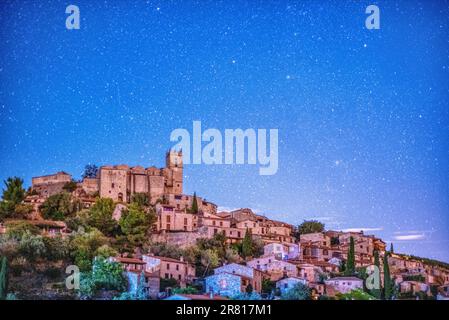 Vista notturna di Eus, Francia Foto Stock