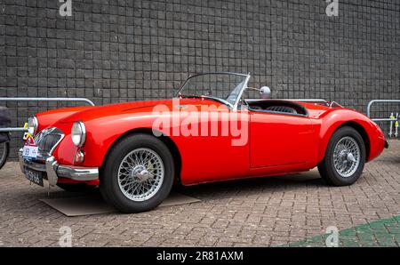 Lelystad, Paesi Bassi, 18.06.2023, retro car MG MGA 1600 Mark II dal 1961 al National Oldtimer Day Foto Stock