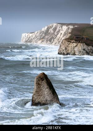 Paesaggi marini dell'Isola di Wight: Abbracciare l'Ebb e Flow of Nature's Sunrise and Sunset Spectacles Foto Stock