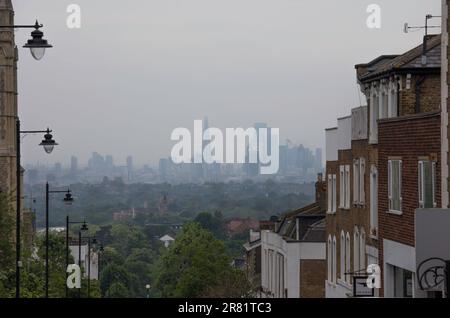 Città di Londra e case terrazzate di Londra che nessuno può permettersi Foto Stock