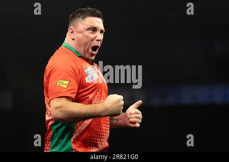 Assia, Germania. 18 giugno 2023, Hesse, Francoforte sul meno: Freccette: World Team Championship, Semifinali: Gerwyn Price (Galles) alliera. Foto: Jürgen Kessler/dpa Credit: dpa picture Alliance/Alamy Live News Foto Stock