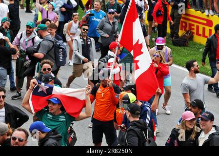 Montreal, Canada. 18th giugno, 2023. Circuito atmosfera - tifosi sul podio. 18.06.2023. Campionato del mondo Formula 1, Rd 9, Gran Premio del Canada, Montreal, Canada, Giorno della gara. Il credito fotografico dovrebbe essere: XPB/immagini dell'Associazione Stampa. Credit: XPB Images Ltd/Alamy Live News Foto Stock