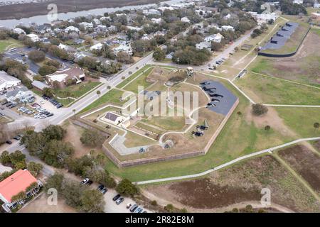 Veduta aerea di Fort Moultrie sull'isola di Sullivan, Charleston, South Carolina, dalla guerra rivoluzionaria americana che protegge il porto con una batteria da armi Foto Stock