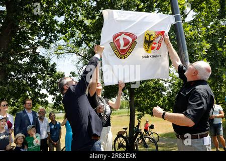 Im Bild: Octavian Ursu, Anett Haßpacher, Carsten Liebig. Die Stadt Görlitz würdigt den Ehrenspielführer von Dynamo Dresden Hans-Jürgen „Dixie“ Dörner, Foto Stock