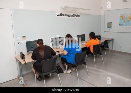 Mimet, Francia. 16th giugno, 2023. Nel Centro si vedono tre adolescenti in sovrappeso. Jean-Christophe Combe, ministro francese della solidarietà, dell'autonomia e delle disabilità, visita il CREADOP Val Pré Vert (SSR pediatria) sul tema dell'obesità infantile a Mimet. Credit: SOPA Images Limited/Alamy Live News Foto Stock