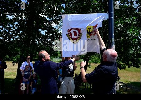 Im Bild: Octavian Ursu, Anett Haßpacher, Carsten Liebig. Die Stadt Görlitz würdigt den Ehrenspielführer von Dynamo Dresden Hans-Jürgen „Dixie“ Dörner, Foto Stock