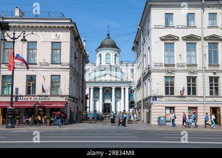 ST. PETERSBURG, RUSSIA - 26 MAGGIO 2023: Veduta dell'antica Chiesa Apostolica Armena di San Caterina in un giorno di sole maggio. Prospettiva Nevsky Foto Stock