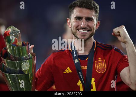 ROTTERDAM, Paesi Bassi. , . José Ignacio Fernández Iglesias conosciuto come Nacho con il Trofeo, SPAGNA vs CROAZIA - SPANIEN - KROATIEN, FINALE, Football Match per la UEFA NATIONS LEAGUE in Olanda 2023 a Rotterdam su 18. Giugno 2023. SPAGNA è il vincitore della Coppa, foto e copyright di Jun QIAN/ATP immagini (QIAN Jun/ATP/SPP) Credit: SPP Sport Press Photo. /Alamy Live News Foto Stock