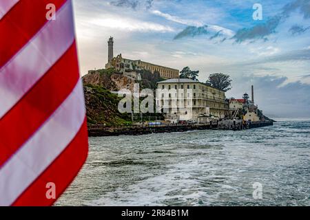 Isola nel mezzo della Baia di San Francisco, dove si trova la famosa prigione federale di massima sicurezza di Alcatraz, in California. Foto Stock
