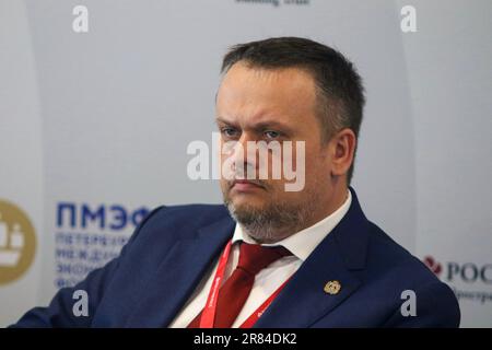 San Pietroburgo, Russia. 15th giugno, 2023. Andrey Nikitin, Governatore della Regione di Novgorod, partecipa a una sessione sull'uomo prospero obiettivo primario della Politica sociale e una risorsa chiave per lo sviluppo del Paese nel quadro della St Petersburg International Economic Forum 2023 (Credit Image: © Konstantinov/SOPA Images via ZUMA Press Wire) SOLO USO EDITORIALE! Non per USO commerciale! Foto Stock