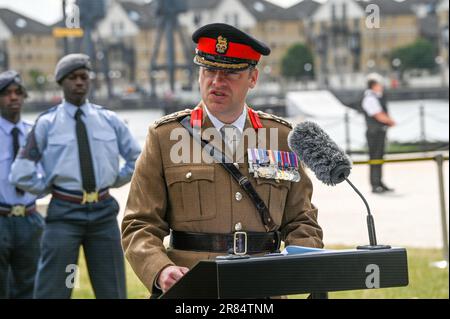 City Hall, Londra, Regno Unito. Giugno 19 2023. Speaker Brigadier Jeremy Agnello alla cerimonia di aumento della bandiera del giorno delle forze Armate, davanti al National Armed Forces Day, City Hall, Kamal Chunchie Way, Londra, Regno Unito. Credit: Vedi li/Picture Capital/Alamy Live News Foto Stock