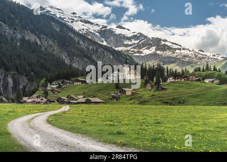 Il villaggio di Urnerboden nelle Alpi svizzere vicino a Klausenpass, Spiringen, Canton Uri, Svizzera Foto Stock