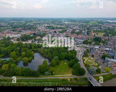 Duffel, Anversa, Belgio, 15 giugno 2023, Città o villaggio di Duffel, nell'area di Anversa foto aerea che mostra le case e le strade del villaggio. Foto di alta qualità Foto Stock