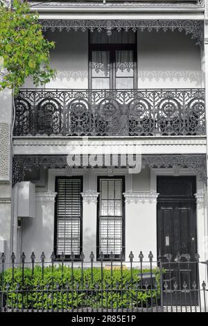 691 casa vittoriana in stile filigrana con terrazza con schermo in ghisa verandah su Ormond Street, Paddington. Sydney-Australia. Foto Stock