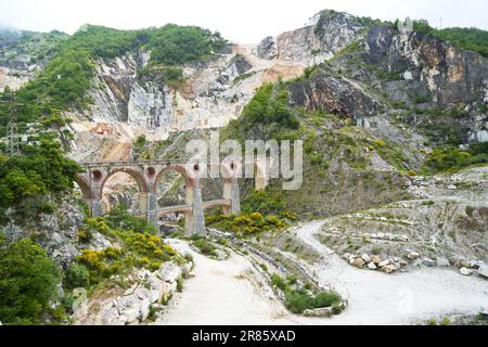 Ponti di Vara nelle cave di marmo di Carrara, Toscana, Italia Foto Stock