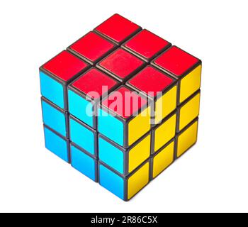 Cubo di Rubik su bianco Foto Stock