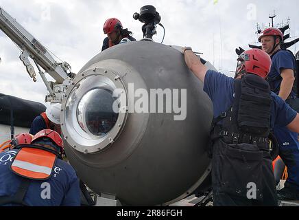 Il sommergibile Oceangate 'Titan'. La Guardia Costiera degli Stati Uniti sta cercando il sommergibile di 21 piedi 'Titan' della nave di ricerca canadese Polar Prince. L'equipaggio di 5 persone ha sommerso la domenica mattina e l'equipaggio del principe polare ha perso il contatto con loro circa 1 ora e 45 minuti nell'immersione della nave. Foto: OceanGate /Handout Foto Stock