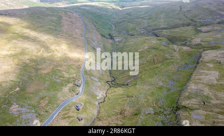 Butterbuts Pass, la strada dalla cima di Wensleydale fino a Swaledale, una delle strade più panoramiche in Inghilterra. North Yorkshire, Regno Unito. Foto Stock