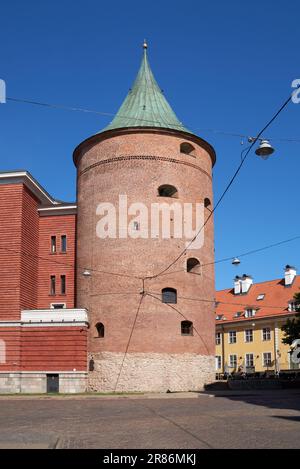 Antica torre medievale con polvere da sparo a riga, Lettonia. Foto Stock