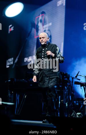 Londra, Regno Unito. 19th giugno, 2023. Peter Gabriel ha fotografato sul palco durante il Peter Gabriel i/o Tour 2023 all'Arena O2. Foto di Julie Edwards Credit: JEP Celebrity Photos/Alamy Live News Foto Stock