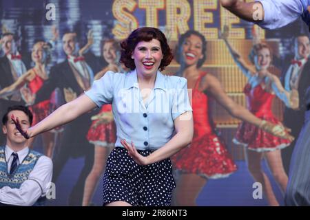 Il 2° giorno del West End Live 2023, a Trafalgar Square, Londra, con esibizioni dei migliori musical attuali e di quelli che apriranno presto, Regno Unito Foto Stock